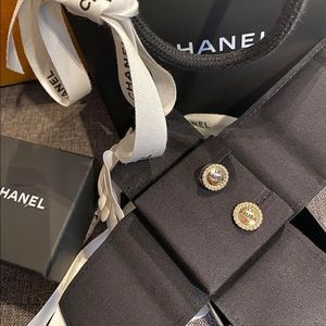 Authentic. Chanel Stud earrings